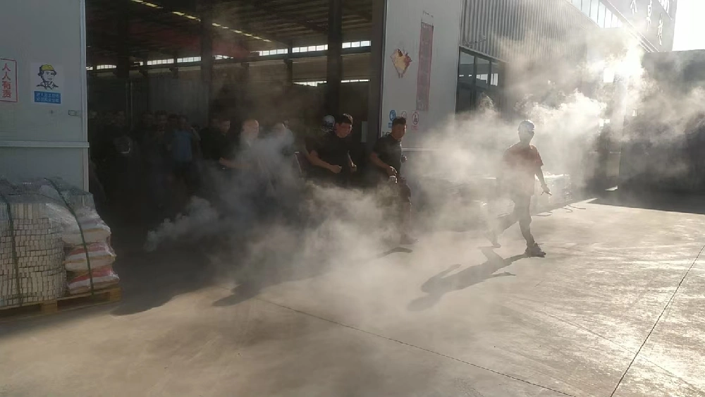 Vykonajte bezpečnostný výcvik a únikové cvičenia na opevnenie obrannej línie bezpečnosti výroby